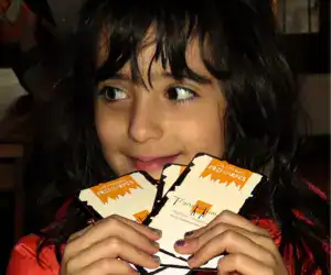 Enfant participant au jeu des 7 familles Huarpes, projet de tourisme solidaire Trashumantes